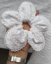 White cotton anglaise scrunchie with lace trim